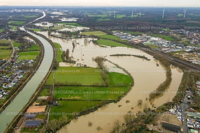 Haltern231204360Lippe | Luftbild vom Hochwasser der Lippe, Weihnachtshochwasser 2023, Fluss Lippe tritt nach starken Regenfällen über die Ufer, Überschwemmungsgebiet Lippeaue am Gewerbegebiet Haltern-Süd, Bossendorf, Haltern am See, Ruhrgebiet, Nordrhein-Westfalen, Deutschland