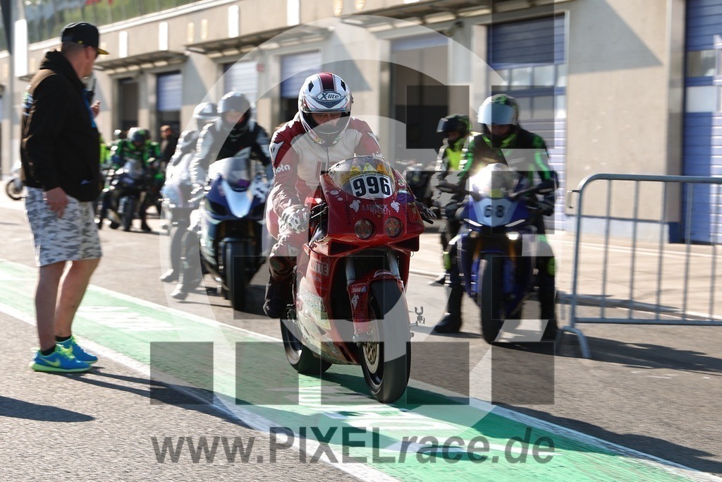 0996-20240513_00440 | Schöne Erinnerungen an spannende Momente - das festzuhalten ist unser Job. PIXELrace.de ist seit 2003 auf den Rennstrecken Europas unterwegs um die Action draußen beim Fahren und die wunderbare Stimmung imm Fahrerlager für euch einzufangen.