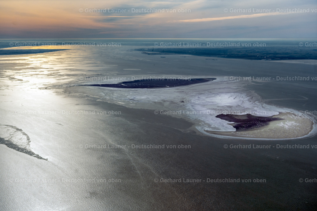 4044414 | Blick über das Vogelschutzgebiet Düneninsel Mellum und das mit Eis bedeckte Wattenmeer im Nationalpark Ostfriesisches Wattenmeer in Richtung Jadebusen