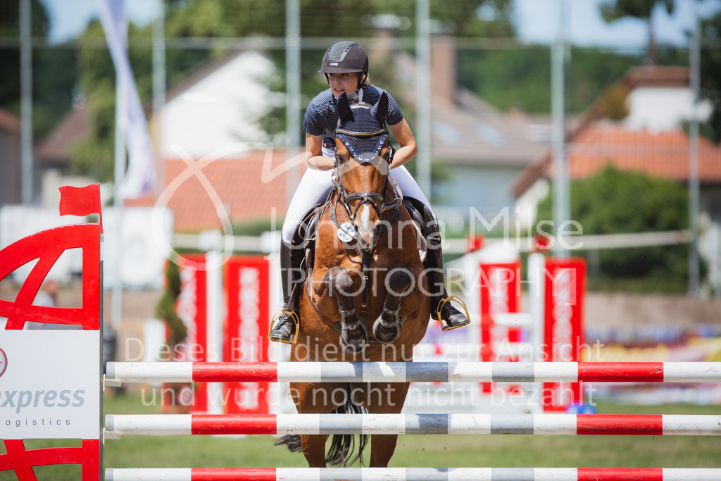 220717_LC_M1-Springen-606 | Deine schönsten Turniermomente als professionelle Fotos! Entdecke hochwertige Pferdesport-Fotografie im Online-Shop. Jetzt Fotos finden & bestellen!