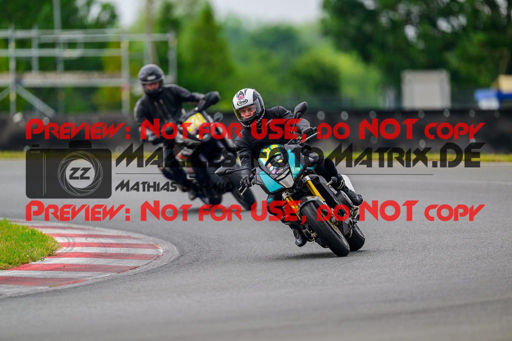 MaZZes_FotoMatrix_240724_6007705_2471 | GELB