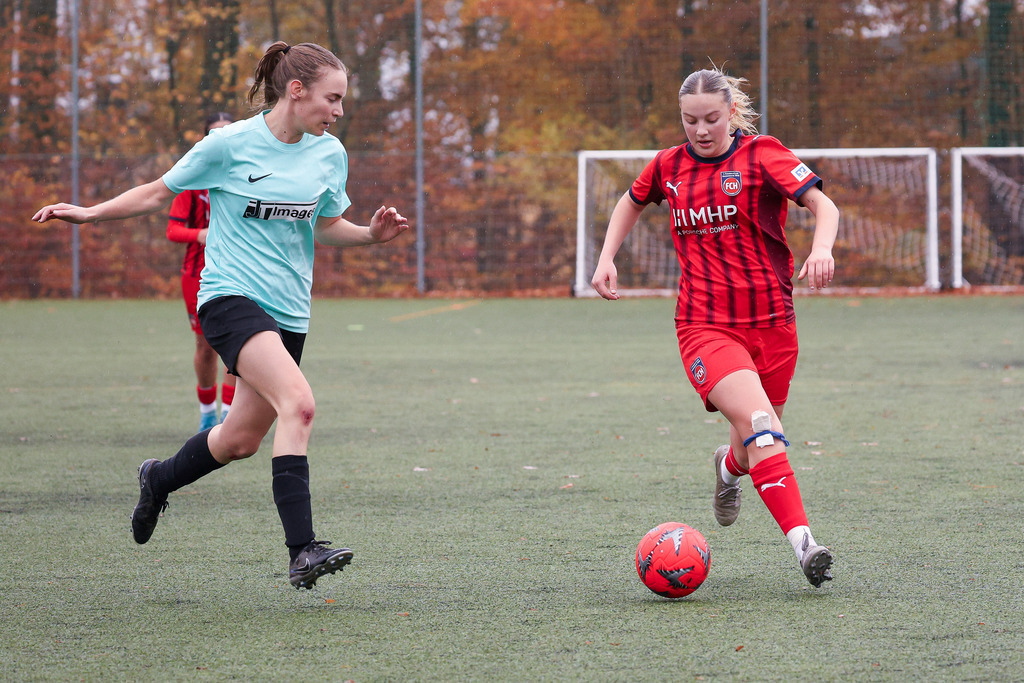 FCHWAS_251102_3845 | 1.FC Heidenheim 1846 II vs. SGM DJK-SV Wasseralfingen/Neuler, Fußball, Frauen, Bezirksliga, 2025/2026, 8. Spieltag, 02.11.2025 in Mergelstetten (Foto: Michael Bulling) - Realisiert mit Pictrs.com