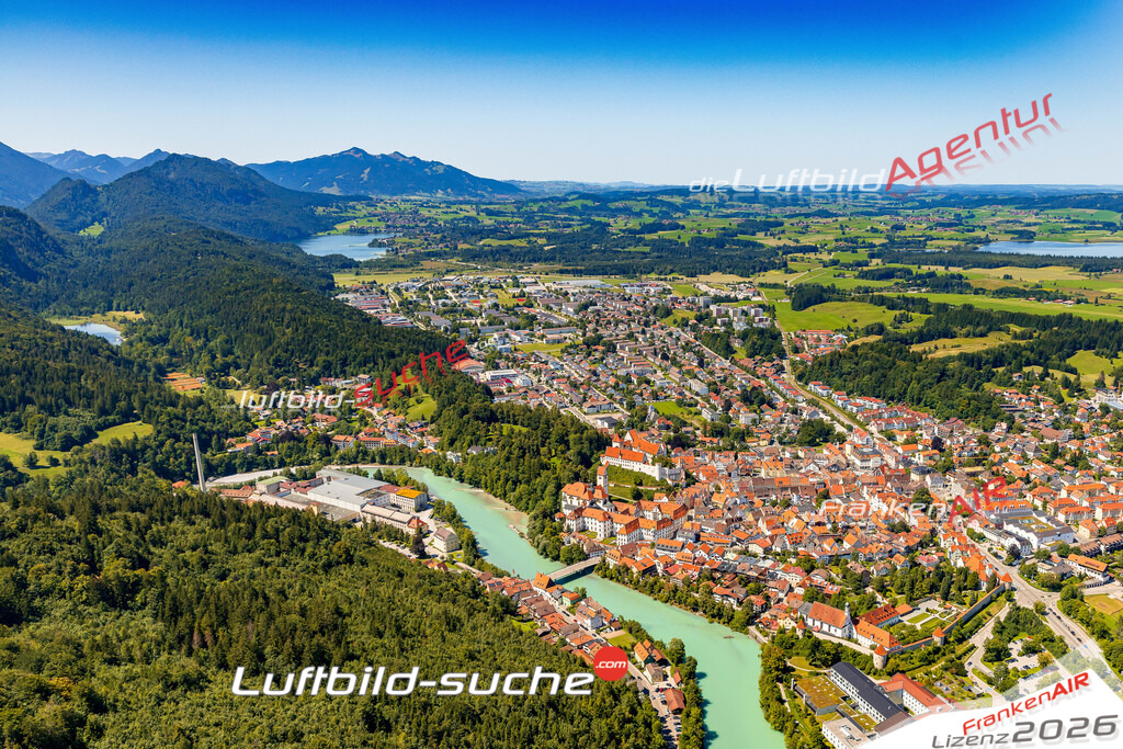 Luftaufnahme der Stadt Füssen - Die Luftaufnahme wurde 2025 vom UL-Flugzeug heraus erstellt ( keine Drohne ) - Hochauflösende Luftaufnahme - für professionelle Ausdrucke geeignet. Die Geschenkidee !Mit Lizenz und Bildrechte bestellbar