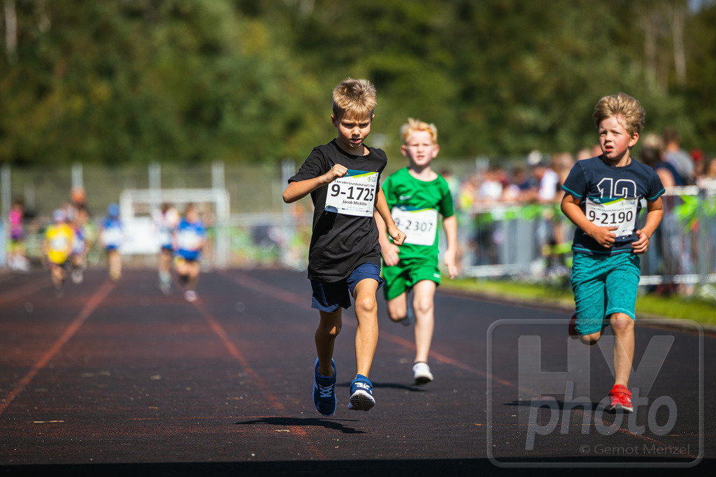 16. Hoywoj-CityLauf im Sportforum Hoyerswerda - 16.09.2023 | 1km VBH-Grundschul-Lauf 2. Klassen - Realisiert mit Pictrs.com