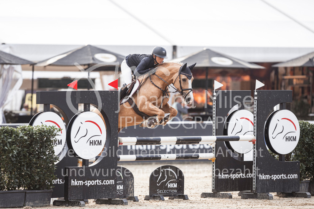 240906_BuCha_PonyA-5j-129 | Deine schönsten Turniermomente als professionelle Fotos! Entdecke hochwertige Pferdesport-Fotografie im Online-Shop. Jetzt Fotos finden & bestellen!