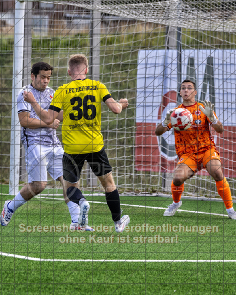 20250824_131756_0317-Bearbeitet | #,1.FC Heiningen II (gelb) vs. 1.Göppinger SV III (weiß), Fußball, Kreisliga B7 - Bezirk Neckar/Fils, 01. Spieltag, Saison 2025/2026, Kunstrasenplatz Sportzentrum Heiningen, Krautgarten 1, 73092 Heiningen, 24.08.2025 - 13:00 Uhr,Foto: PhotoPeet-Sportfotografie/Peter Harich