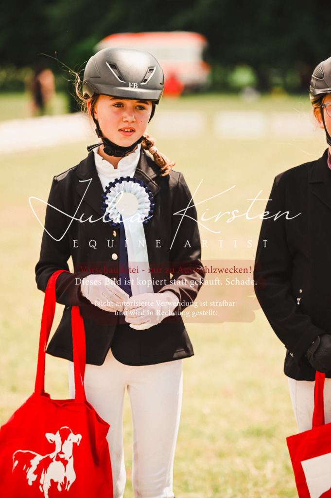 DSC_6415 | Pferde- und Turnierfotografie in Westsachsen. Pferdeportraits, Auftragszeichnungen und intuitive Kunst.