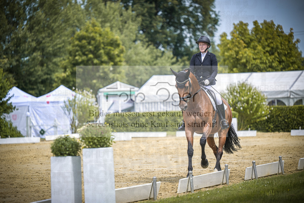 DOS_3992 | Entdecke hochwertige Reitturnierfotos von Foto Oger. Professionell, emotional und authentisch – jetzt Lieblingsmomente im Shop bestellen.Deutschlandweite Turnierfotografie. - Realisiert mit Pictrs.com