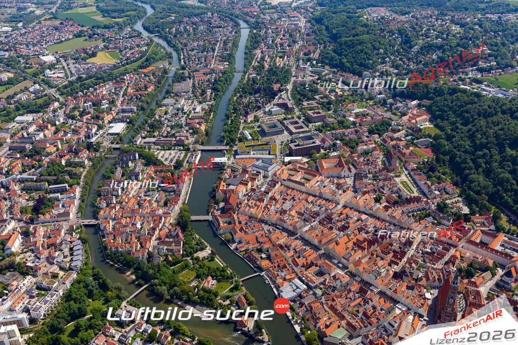 Die Luftaufnahme Altstadt - Landshut wurde 2021 mittels Flugzeug (keine Drohne) erstellt. Hohe Auflösung -für große Poster und Wandbilder geeignet!