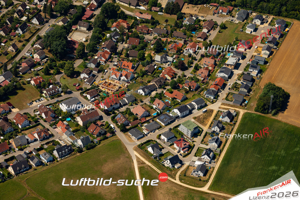 Das Luftbild der Stadt Adelsried wurde 2022 vom Flugzeug heraus erstellt (keine Drohnen-Aufnahmen) Aufnahmehöhe ca.450 Meter- hohe Bildauflösung und Druck-Qualität. Garantiert!