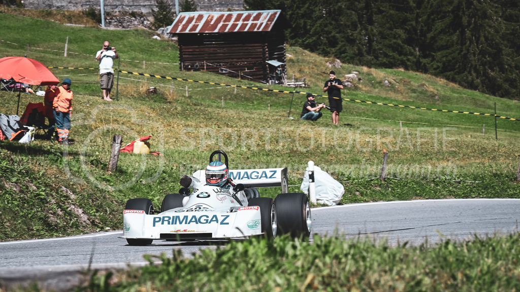 19. Arosa ClassicCar 2023 - 2. September 2023 | 19. Arosa ClassicCar 2023
Arosa, Schweiz
Moser Roger aus Arosa mit der Startnummer 402 in einem BMW BMW Martini MK28 Formel 2, Jahrgang 1983, in der Klasse Competition Formula.
@arosaclassiccar, @arosa.official, #arosaclassiccar, #arosa, #76curves, #classiccar
Bild: Sportfotografie Markus Aeschimann | www.markus-aeschimann.ch - Realisiert mit Pictrs.com