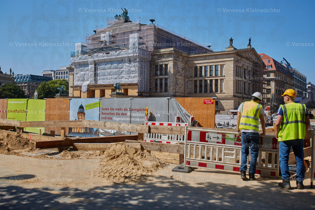 270801_BaustelleGendarmenmarkt_00002 | Vanessa Kleinwächter - Realisiert mit Pictrs.com