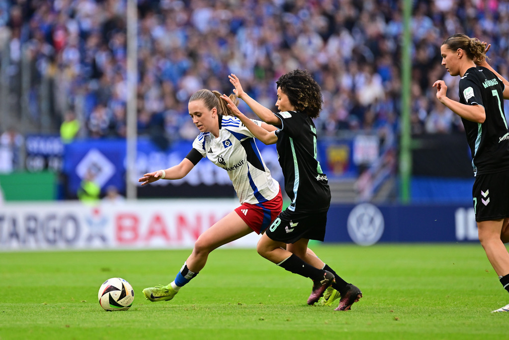 Fußball I Frauen I Saison 2024-2025 I DFB-Pokal I Halbfinale I Hamburger SV - SV Werder Bremen | Der Sportfotograf. - Realisiert mit Pictrs.com