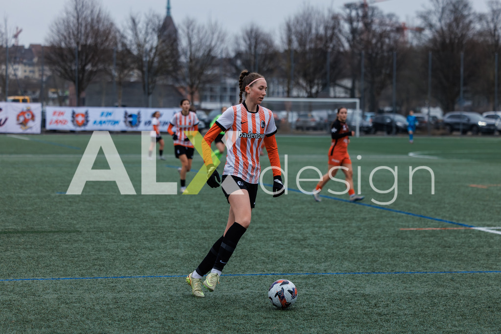Fußball I Frauen I Saison 2025-2026 I Freundschaftsspiel I FC Aarau Frauen - SC Freiburg U20 I 24.01.2026 | 4 Laura Ernst (SC Freiburg U20) – Abwehr - Realisiert mit Pictrs.com