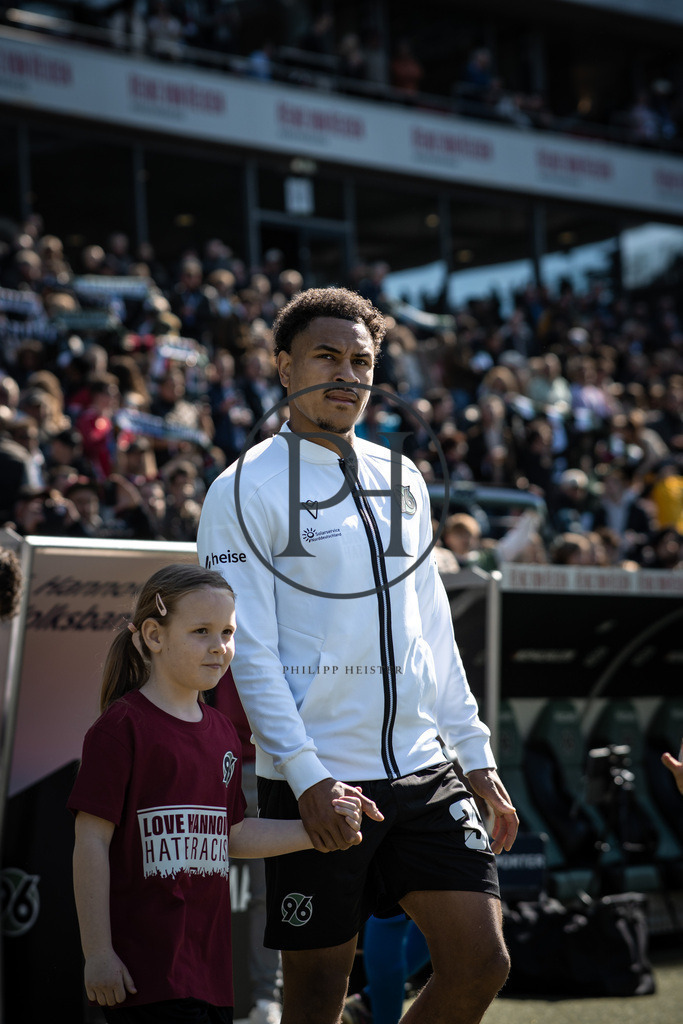 Hannover 96 vs 1. FC Magdeburg – 2. Bundesliga – 29.03.2025 | Szene aus dem 2. Bundesliga-Spiel des 27. Spieltags zwischen Hannover 96 und dem 1. FC Magdeburg am 29. März 2025 in der Heinz von Heiden Arena in Hannover. Endstand: 0:0. Fotografiert von Philipp Heist. - Realisiert mit Pictrs.com