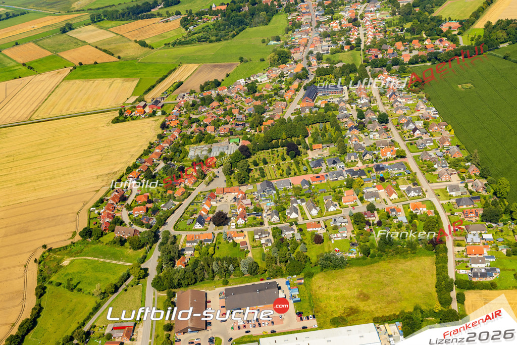 Luftbild der Stadt Grube - Das Luftbild wurde 2025 vom UL-Flugzeug heraus erstellt ( keine Drohnenaufnahme ) - Hochauflösende Luftaufnahme - für Wandbilder und großformatige Ausdrucke geeignet. Das besondere Geschenk!Hier alle&nbsp;Infos zur Lizenzierung der LuftaufnahmeWir fliegen auch dieses Jahr wieder in Ihre Region um Luftbilder zu erstellen.- Luftbild anfragen