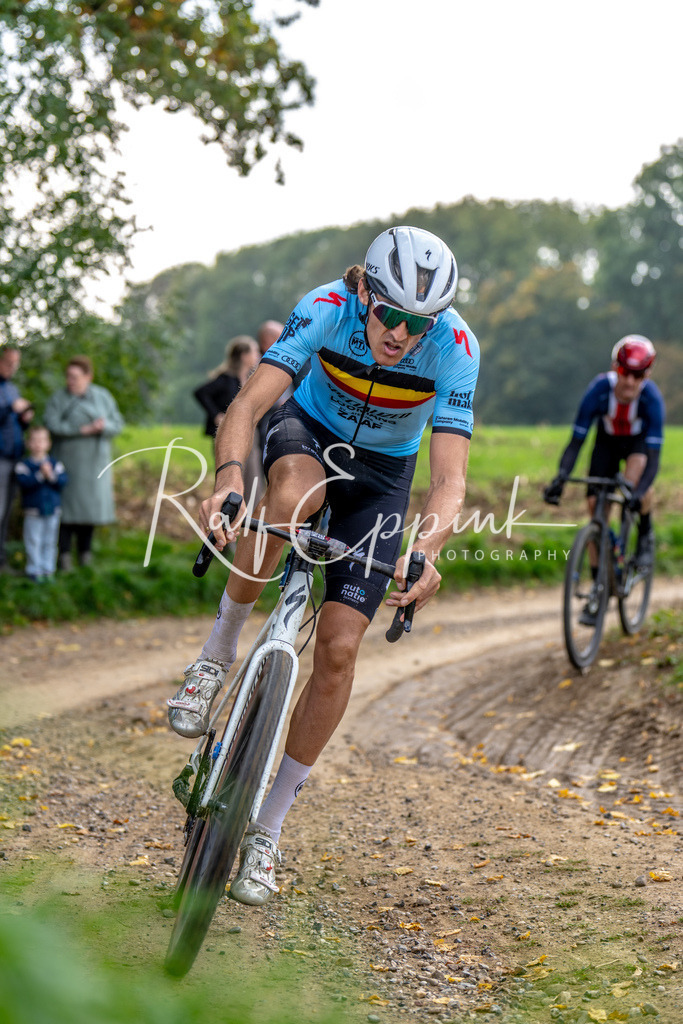 Ralf Eppink Photography 20251012_DSC03088 | Sportfotografie, Eventfotografie, Porträtfotografie, Radsport Fotograf, Triathlon Fotograf, Düsseldorf Fotograf, Köln Fotograf, Actionfotografie, Teamfotografie, Peoplefotografie, Business Portraits, Veranstaltungsfotografie, Reportagefotografie - Realisiert mit Pictrs.com