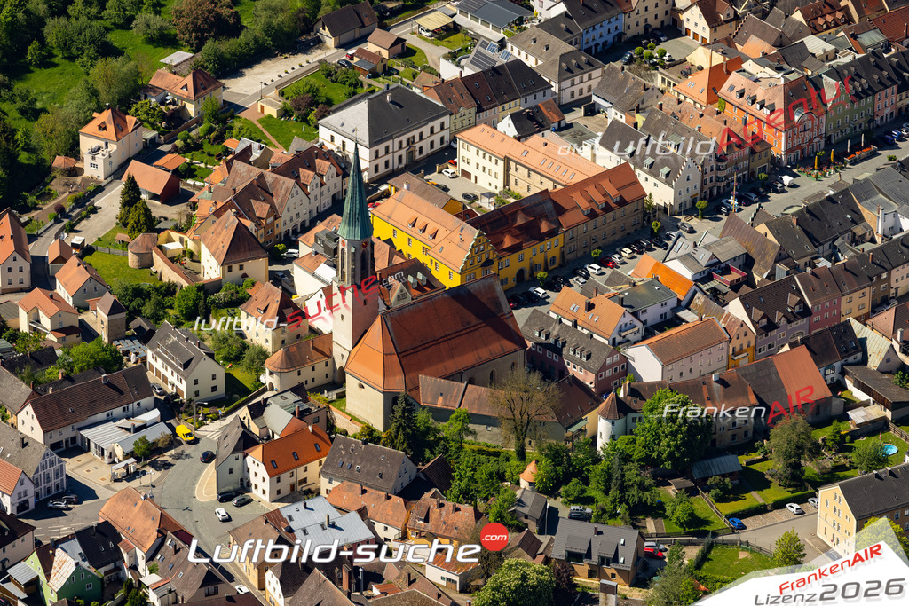 Das Luftbild zeigt : Kirche Kemnath - Die Luftaufnahme wurde 2024 vom UL-Flugzeug aus erstellt ( keine Drohne ) - Hochauflösende Luftaufnahme - Für grossformatige Ausdrucke geeignet. Die Geschenkidee !Mit Lizenz und Bildrechte bestellbar
