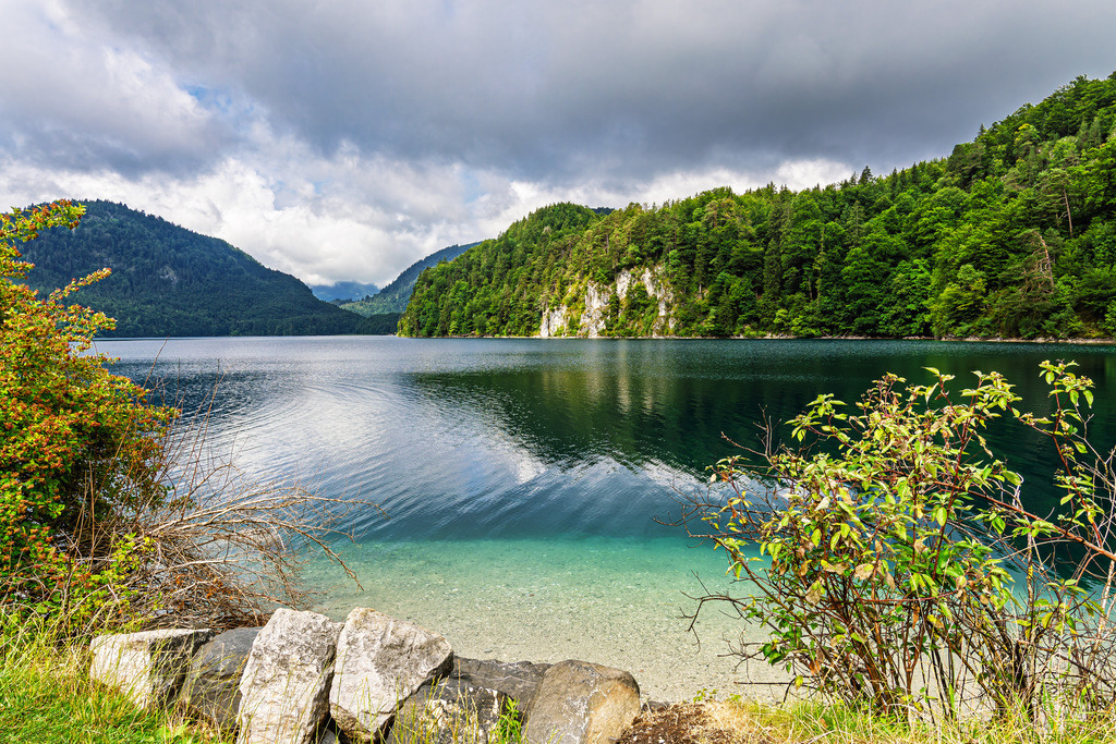 Blick über den Alpsee im Allgäu in Bayern | Blick über den Alpsee im Allgäu in Bayern.