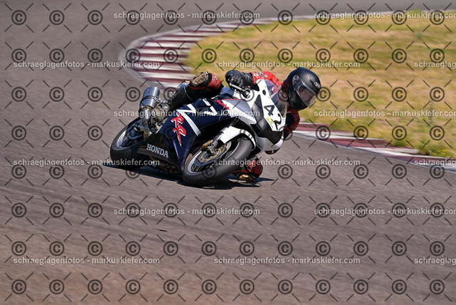 26bt05-1043 | markuskiefer.com - Realisiert mit Pictrs.com