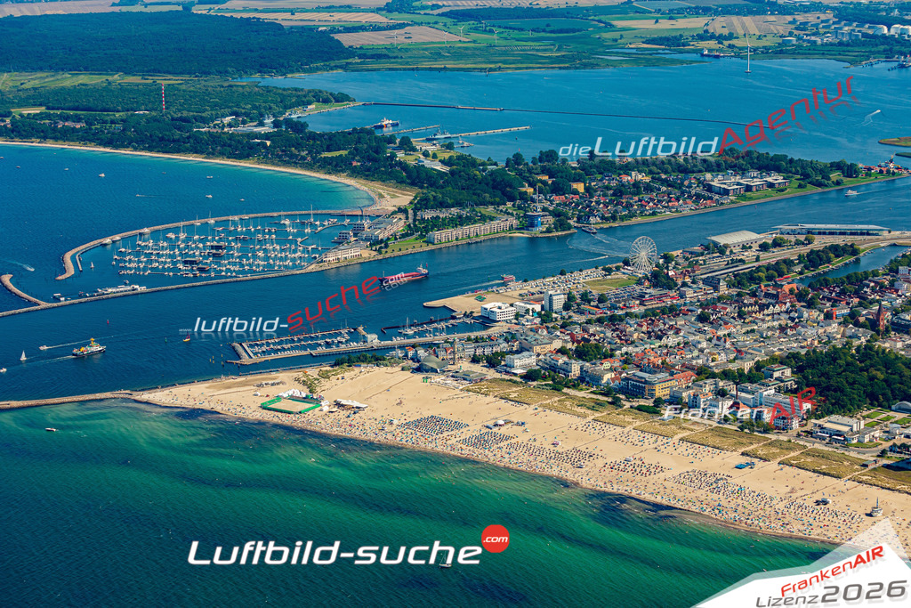 Schrägluftbild  Warnemünde  Rostock - Das Luftbild wurde 2025 vom UL-Flugzeug heraus erstellt (ohne Drohne- keine Drohnenaufnahme ) - Hochauflösende Luftaufnahme -Nicht vergleichbar mit Google Maps oder Satelittenbilder- Die Geschenkidee !Mit Lizenz und Bildrechte bestellbar