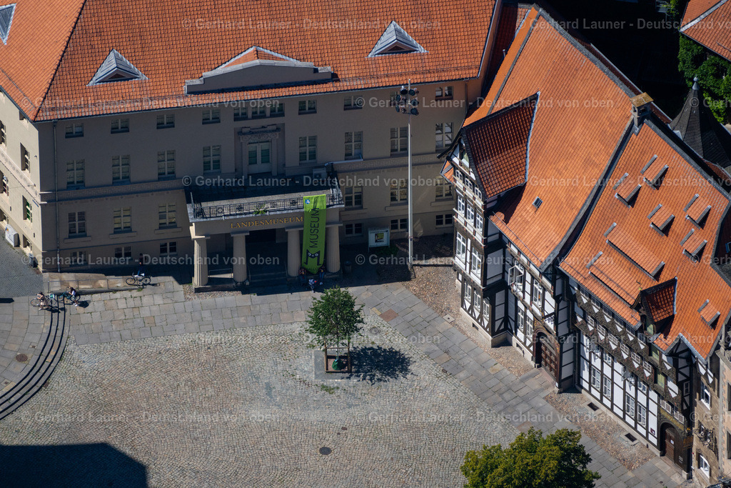4035742 | BRAUNSCHWEIG 31.07.2020 Museum- und Ausstellungs- Gebäude- Ensemble "Braunschweigisches Landesmuseum" am Burgplatz in Braunschweig im Bundesland Niedersachsen, Deutschland. Weiterführende Informationen bei: 3Landesmuseen Braunschweig. // Museum building ensemble "Braunschweigisches Landesmuseum" in Brunswick in the state Lower Saxony, Germany. Further information at: 3Landesmuseen Braunschweig. Foto: Gerhard Launer