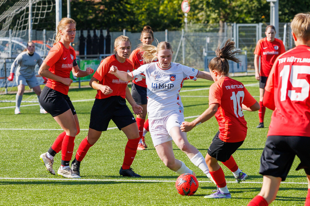 FCHHÜT_251003_3251 | 1.FC Heidenheim 1846 II vs. TSV Hüttlingen, Fußball, Frauen, Bezirkspokal, 2025/2026, 1.Runde, 03.10.2025 in Mergelstetten, Sportplatz 2(Foto: Michael Bulling) - Realisiert mit Pictrs.com