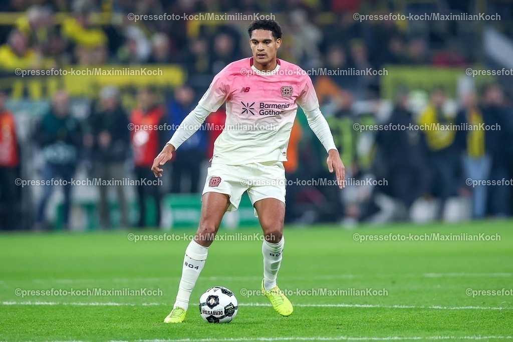 BVB02122501064 | 02.12.2025, Fußball, DFB-Pokal, Borussia Dortmund - Bayer 04 Leverkusen, Achtelfinale, Signal Iduna Park, Saison 2025 2026: Jarell Quansah (Bayer04 #04) DFB regulations prohibit any use of photographs as image sequences and or quasi-video.