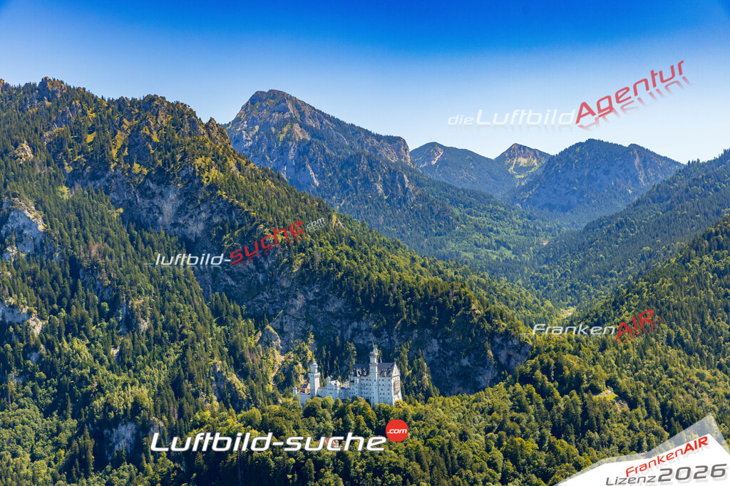 Schöne Luftaufnahme Schloss Neuschwanstein Schwangau - Die Luftaufnahme wurde 2025 vom Flugzeug heraus erstellt ( keine Drohne ) - Hochauflösende Luftaufnahme - für professionelle Ausdrucke geeignet. Die Geschenkidee !Mit Lizenz und Bildrechte bestellbar