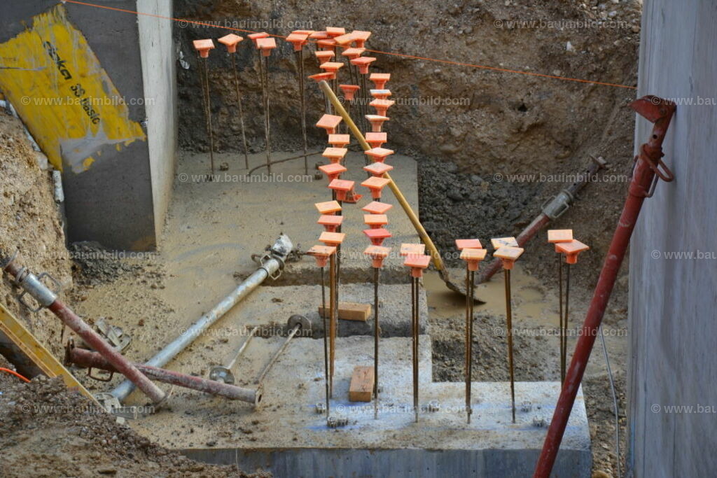bib-lg04-sonstige-betonarbeiten-0693 | Nach LV-Leistungsgruppen sortierte Detailfotos über den Bau eines Hauses. Alle Hausbau-Bilder direkt vom Urheber und Autor der Website Haus-Selber-Bauen.com