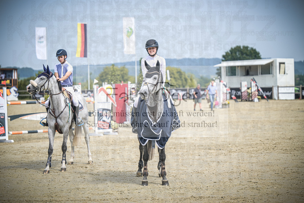 DOS_0012 | Entdecke hochwertige Reitturnierfotos von Foto Oger. Professionell, emotional und authentisch – jetzt Lieblingsmomente im Shop bestellen.Deutschlandweite Turnierfotografie. - Realisiert mit Pictrs.com