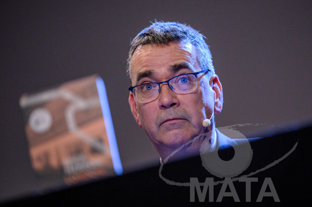 _DWA5399 | Mick Herron bei der lit.Cologne 2023 Veranstaltung 'Mick Herron erklärt die London Rules' im Ostermann-Saal. Köln, 08.03.2023 - Realisiert mit Pictrs.com