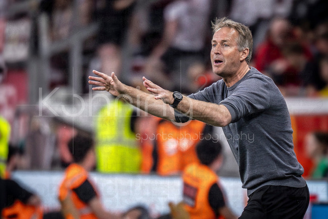 German Bundesliga, Bayer 04 Leverkusen vs. RB Leipzig, 02.05.2026 | LEVERKUSEN, GERMANY - MAY 2, 2026 :  Kasper Hjulmand (Head Coach Bayer 04 Leverkusen) gestures during the German Bundesliga match on gameday 32 between Bayer 04 Leverkusen vs. RB Leipzig at BayArena on May 2, 2026 in Leverkusen, Germany. DFL REGULATIONS PROHIBIT ANY USE OF PHOTOGRAPHS AS IMAGE SEQUENCES AND/OR QUASI-VIDEO.