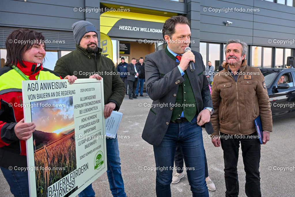 Bauernprotest_ Poendorf_ Lasco_ 08.03.2024-62 | 08.03.2024, Poendorf, AUT, Bauernprotest, im Bild Bauernprotest, Bauern, Landwirte, Traktoren, Fa. Lasco, Demo, Kundgebung

BM Norbert Totschnig(VP, Land- und Forstwirtschaft, Regionen und Wasserwirtschaft)
