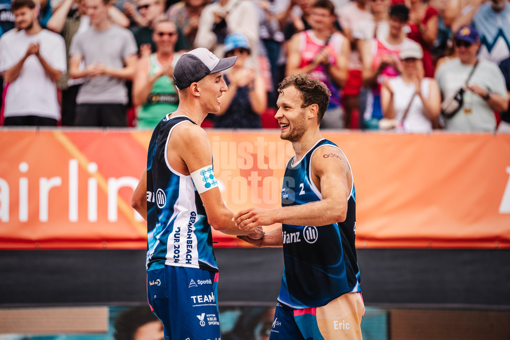 Beachvolleyball | Männer | Allianz German Beach Tour 2024 | Tourstop Kühlungsborn 2 | 17.08.2024 | v.l. Momme Lorenz und Eric Stadie Jubel