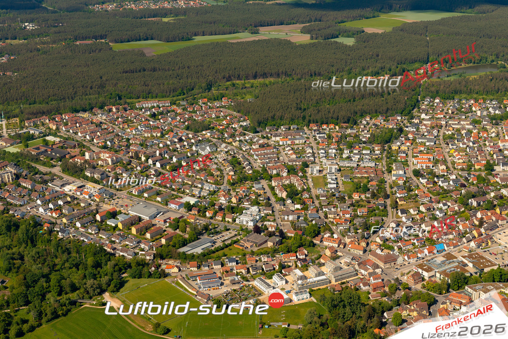 Das Luftbild zeigt :  Roth - Die Luftaufnahme wurde 2024 vom UL-Flugzeug aus erstellt ( keine Drohne ) - Hochauflösende Luftaufnahme - Für grossformatige Ausdrucke geeignet. Die Geschenkidee !Mit Lizenz und Bildrechte bestellbar