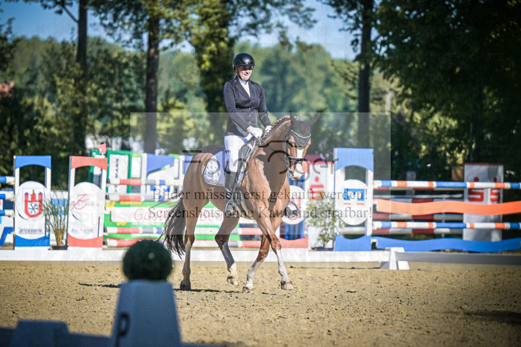 DOS_5672 | Entdecke hochwertige Reitturnierfotos von Foto Oger. Professionell, emotional und authentisch – jetzt Lieblingsmomente im Shop bestellen.Deutschlandweite Turnierfotografie. - Realisiert mit Pictrs.com
