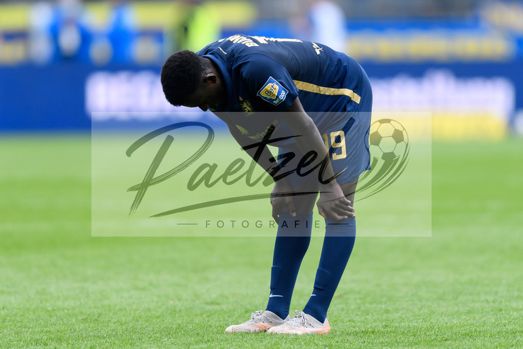 EBSTSV20210828_075 | Fussball, Herren: Merveille Biankadi (TSV 1860 Muenchen) enttaeuscht beim Spiel der 3. Liga zwischen Eintracht Braunschweig und TSV 1860 Muenchen im Eintracht-Stadion am 28.08.2021 in Braunschweig, Deutschland.DFB / DFL REGULATIONS PROHIBIT ANY USE OF PHOTOGRAPHS AS IMAGE SEQUENCES AND/OR QUASI-VIDEO. - Realisiert mit Pictrs.com