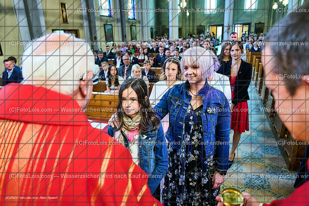 ALP2384_Pfarrfirmung Wieselburg_Sakrament der Firmung | (C)FotoLois.com, Alois Spandl, Pfarrfirmung in Wieselburg mit Firmspender Eduard Gruber (ehemaliger Generalvikar der Diözese St. Pölten), Sa 3. Juni 2023.