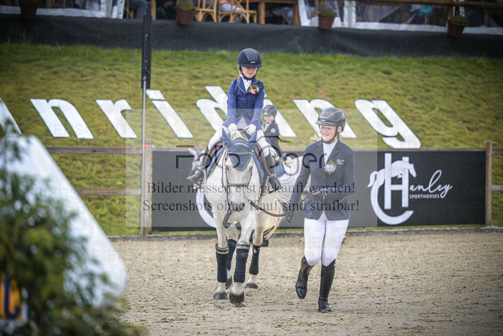 DOS_0121 | Entdecke hochwertige Reitturnierfotos von Foto Oger. Professionell, emotional und authentisch – jetzt Lieblingsmomente im Shop bestellen.Deutschlandweite Turnierfotografie. - Realisiert mit Pictrs.com