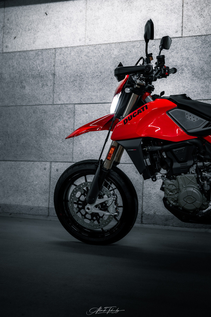 Hypermotard 698 Mono | Entdecken Sie die faszinierende Welt von Alexander Tschuncky Arts: Kreative Fotografie, atemberaubende Automobilkunst und hochwertiger Bilderdruck. Lassen Sie sich inspirieren! - Realisiert mit Pictrs.com