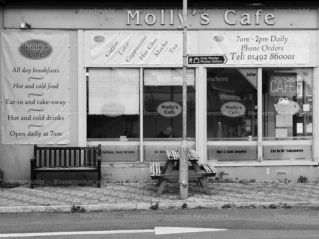 Mollys Cafe | Morning coffee in Molly´s Cafe am Bahnhof Llandudno (Wales) - Realisiert mit Pictrs.com