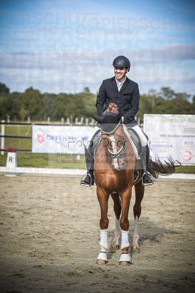 DOS_0043 | Entdecke hochwertige Reitturnierfotos von Foto Oger. Professionell, emotional und authentisch – jetzt Lieblingsmomente im Shop bestellen.Deutschlandweite Turnierfotografie. - Realisiert mit Pictrs.com