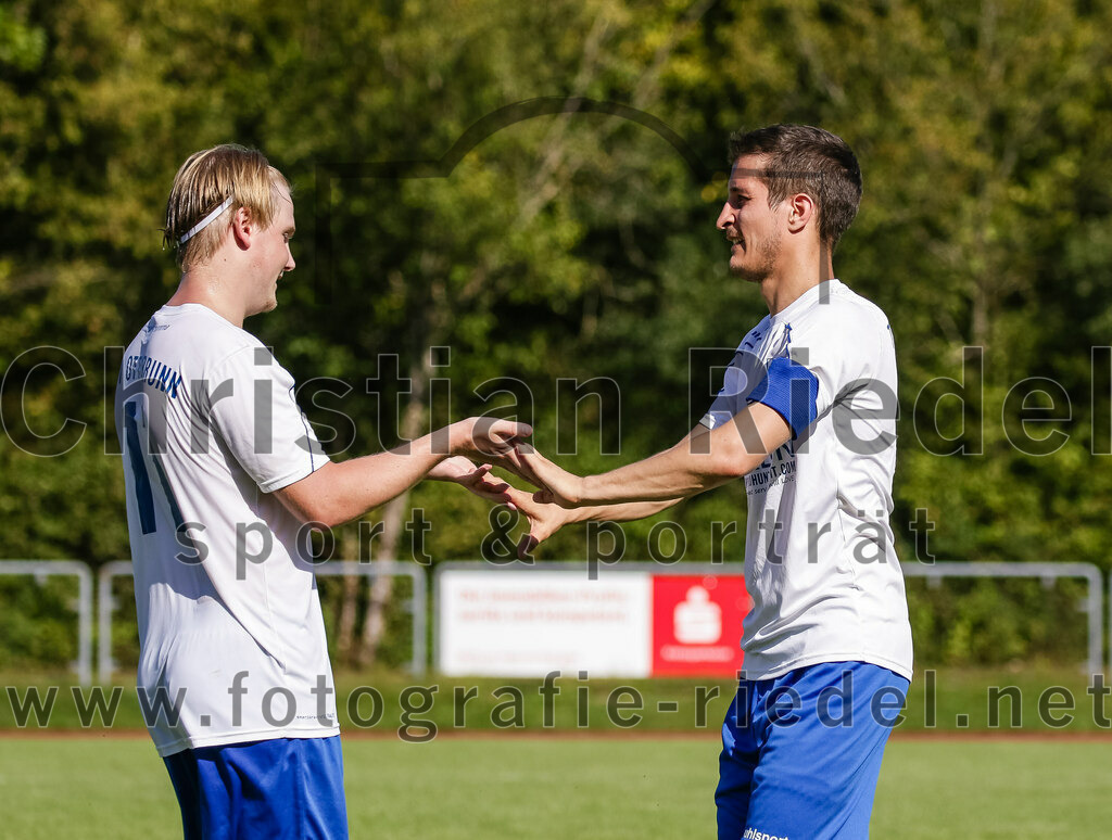 2023-08-19_077_SG_Markt_Schwaben_II_gegen_TSV_Ottobrunn_III | Markt Schwaben, Deutschland, 19.08.2023:
Fußball, C-Klasse 2023 / 2024, 1. Spieltag, (SG) Markt Schwaben II gegen TSV Ottobrunn III, Endergebnis: 0:4

Nikolay Tretyakov (TSV Ottobrunn, #11), Sebastian Cleve (TSV Ottobrunn, #4)

Foto: Christian Riedel / fotografie-riedel.net