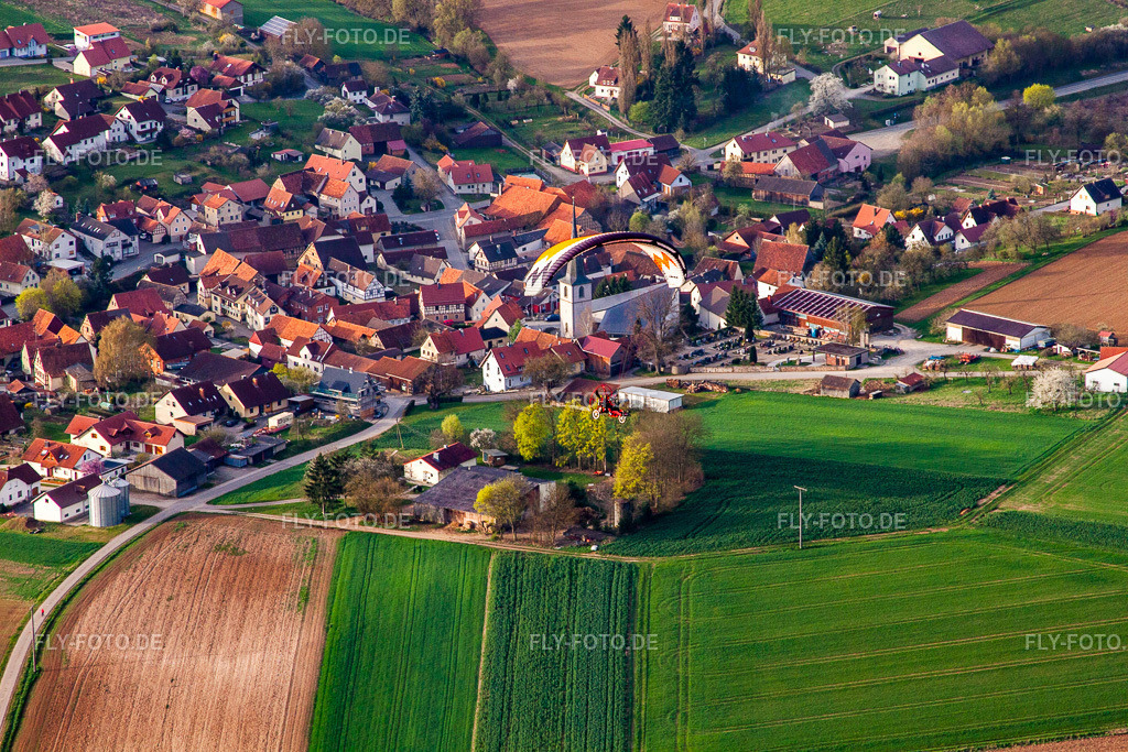Ortsansicht | Luftbild: Ortsansicht im Ortsteil Wargolshausen in Hollstadt im Bundesland Bayern in Deutschland. Foto: IMG_63921.jpg vom 04.04.2014 durch Werner Riehm/FLY-FOTO.de - Realisiert mit Pictrs.com