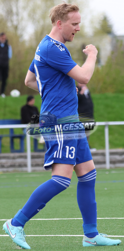 SV Enger-Westerenger - TSV Löhne | Auf dem Bild zu sehen: blau SV Enger-Westerenger: Henrik Jablonowski SV Enger-Westerenger, TSV Löhne, Saison 25/26, Kreisliga A, Enger, Deutschland - Realisiert mit Pictrs.com