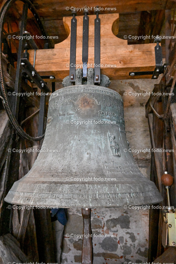 Mauthausen_ Schloss Pragstein_ 25.07.2023-14 | 25.07.2023, Mauthausen, AUT, Schloss Pragstein, im Bild Pfarrkirche Hl. Nikolaus in Mauthausen, Tuerkenglocke