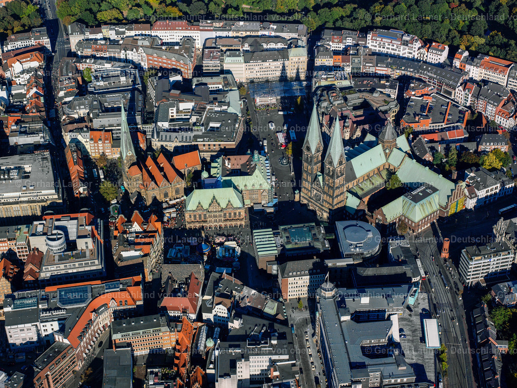 2581489 | BREMEN  Altstadtbereich- Insel und Innenstadtzentrum am Ufer des Flußverlaufes der Weser im Ortsteil Mitte in Bremen, Deutschland. Weiterführende Informationen bei: Stadt Bremen,  WFB Wirtschaftsförderung Bremen GmbH,  swb AG. // Old Town area and city center in the district Mitte in Bremen, Germany. Further information at: Stadt Bremen,  WFB Wirtschaftsfoerderung Bremen GmbH,  swb AG. Foto: Gerhard Launer