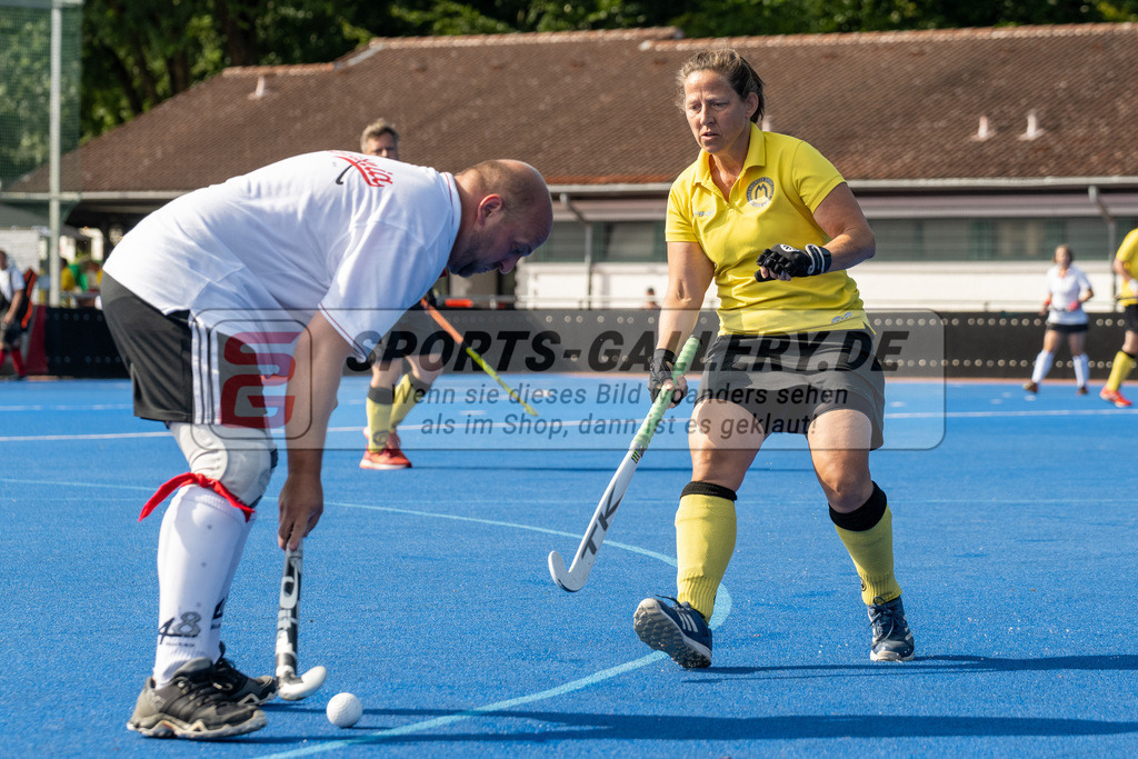 SFE_20240817_0032 | Krefeld, Deutschland, 17.08.2024:  European Cup for Recreational Hockey Players im KTHC Stadion Rot-Weiss Köln Tennis and Hockey Club am 17.08.2024 in Krefeld, Deutschland. (Foto von Stephan Fehrmann)Krefeld, Germany, 17.08.2024: European Cup for Recreational Hockey Players in KTHC Stadion Rot-Weiss Köln Tennis and Hockey Club at 17.08.2024 in Krefeld, Deutschland. (Foto from Stephan Fehrmann)
