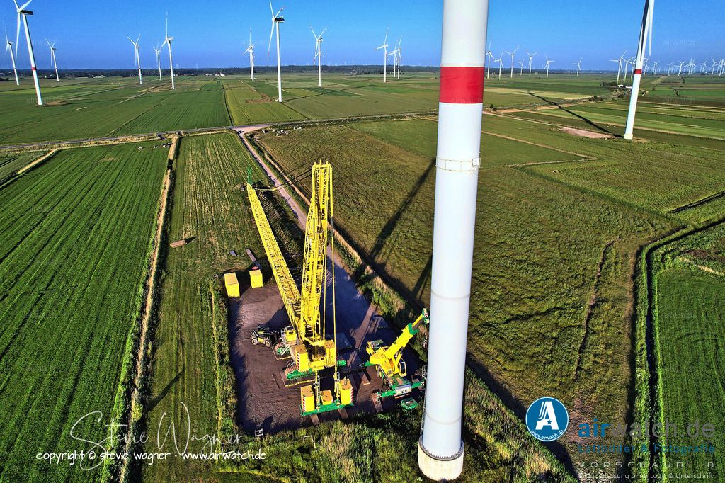 Langenhorner Alter Deich - Windpark - Luftbild | Entdecken Sie atemberaubende Luftbilder und Fotografien auf airwatch.de - Tauchen Sie ein in eine Welt voller faszinierender Aufnahmen aus der Vogelperspektive.